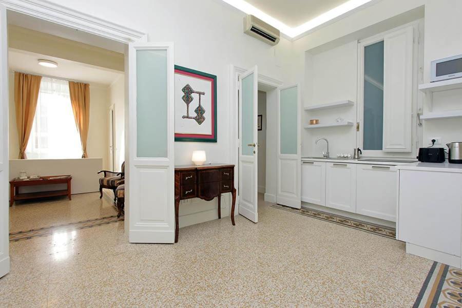 Elegant Apartment In The Heart Of Rome-Navona Area Ngoại thất bức ảnh